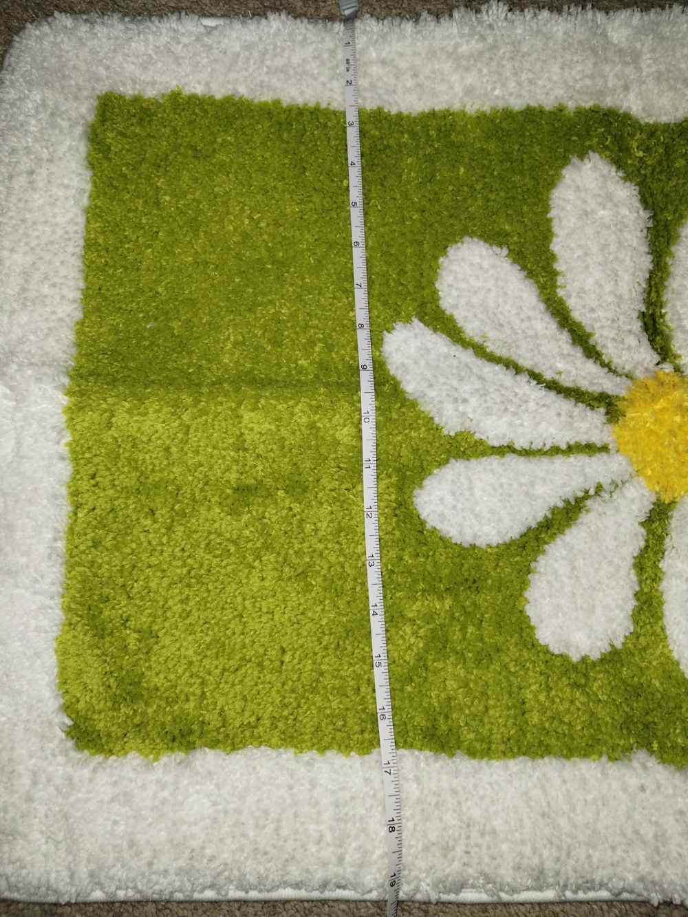 New Plush Green Daisy Bath Rug - White & Green